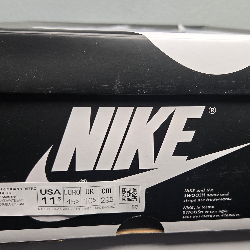 Nike Air Jordan 1 Retro Box in Black and White